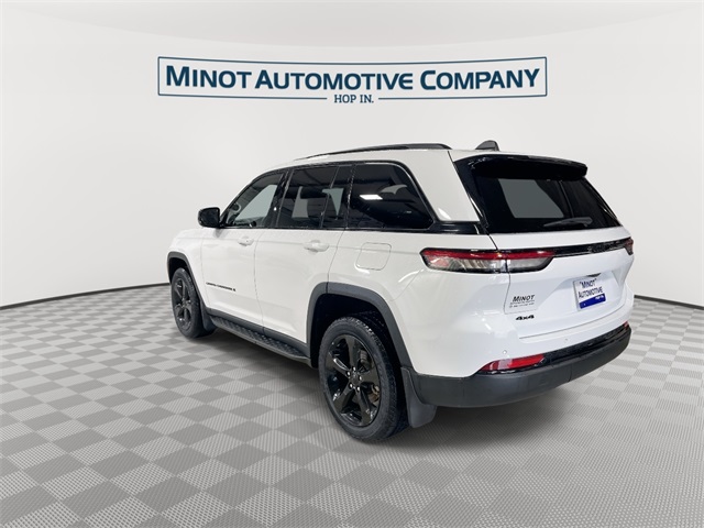 2022 Jeep Grand Cherokee Altitude photo 2