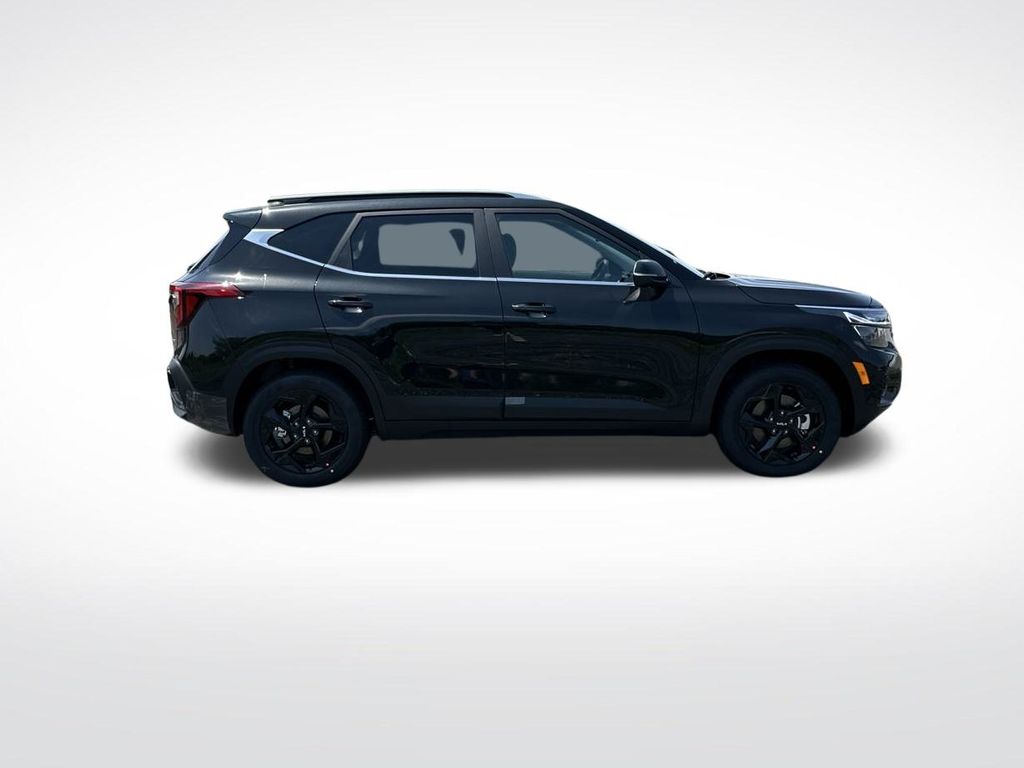 2026 Kia Seltos EX photo 4