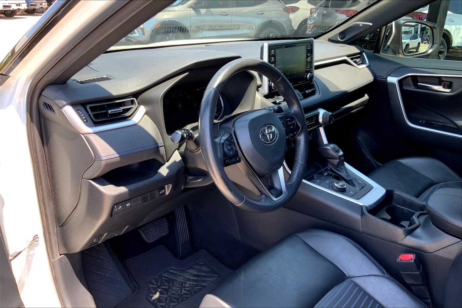 2019 Toyota RAV4 Hybrid XSE photo 15