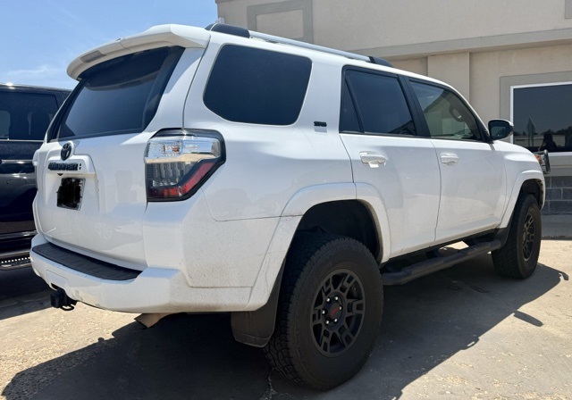 2021 Toyota 4Runner SR5 photo 2