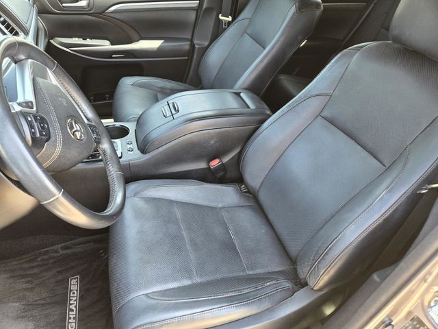 2017 Toyota Highlander Limited photo 25