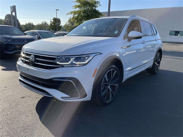 2024 Volkswagen Tiguan SEL R-Line Black photo 3