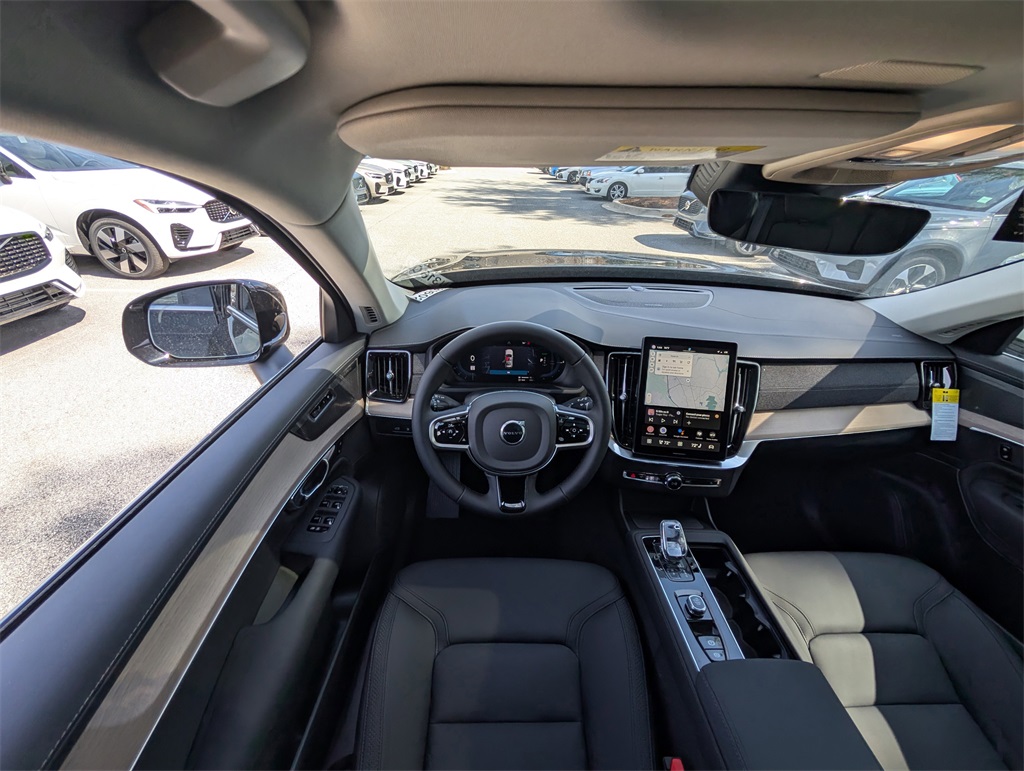 2025 Volvo XC90 T8 Plus photo 12