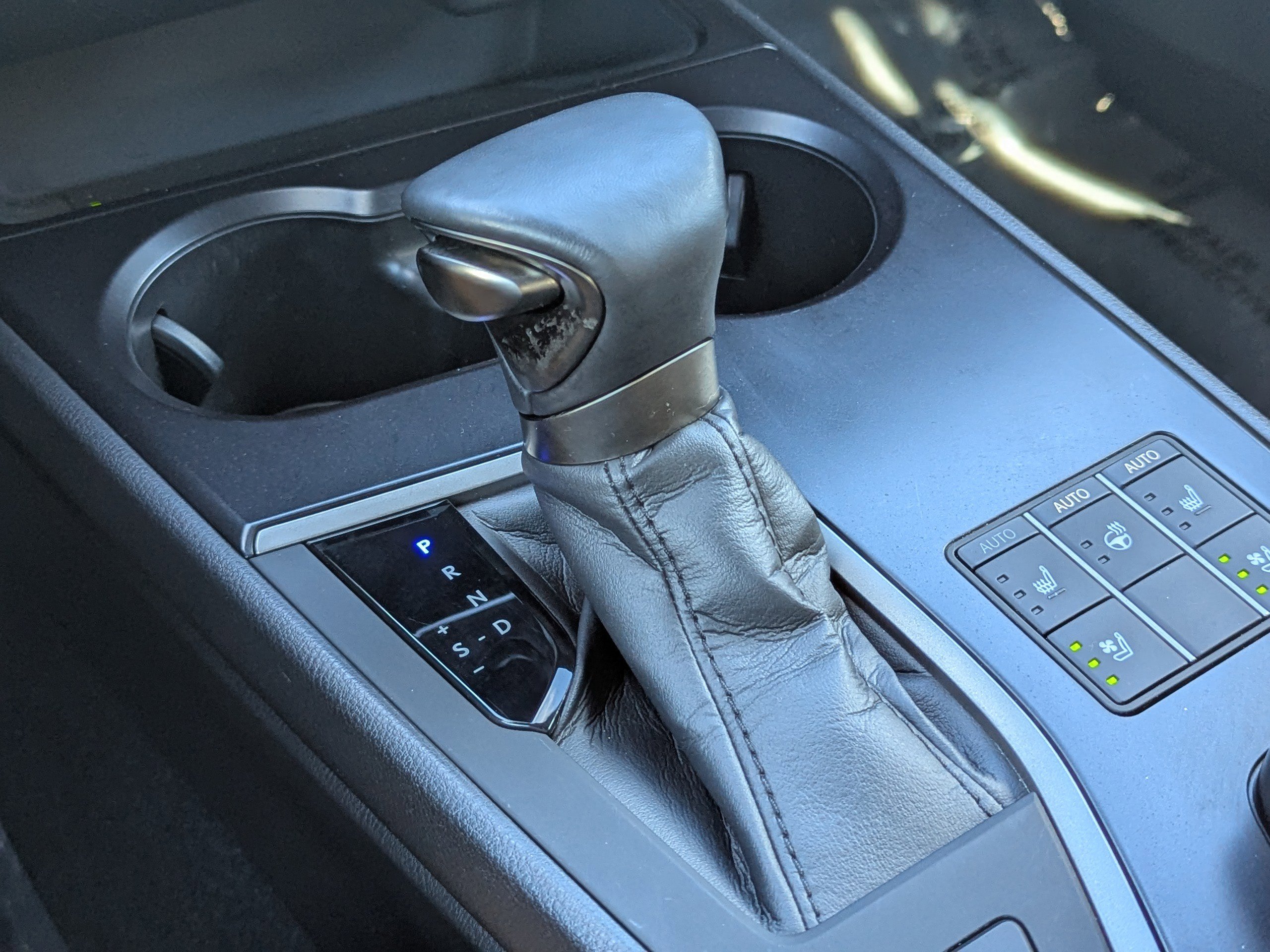 2023 Lexus UX 250h Premium photo 28