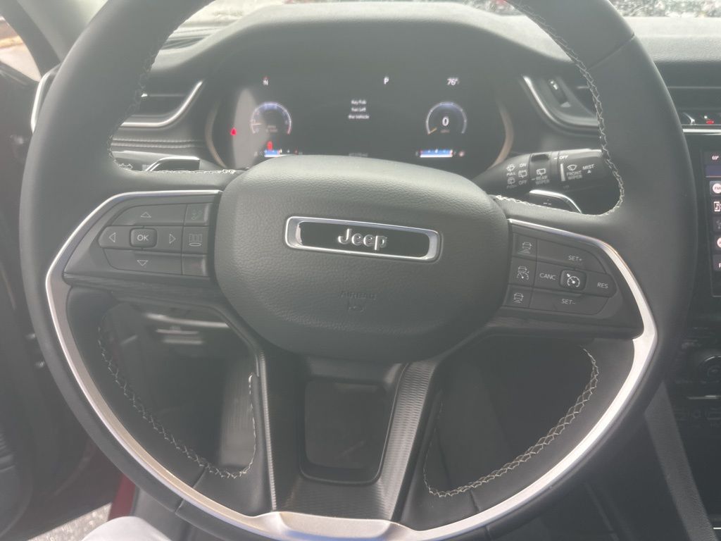 2023 Jeep Grand Cherokee Laredo photo 6