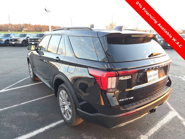 2025 Ford Explorer photo 2