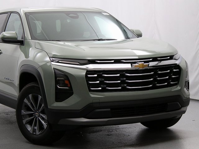 2026 Chevrolet Equinox LT photo 2
