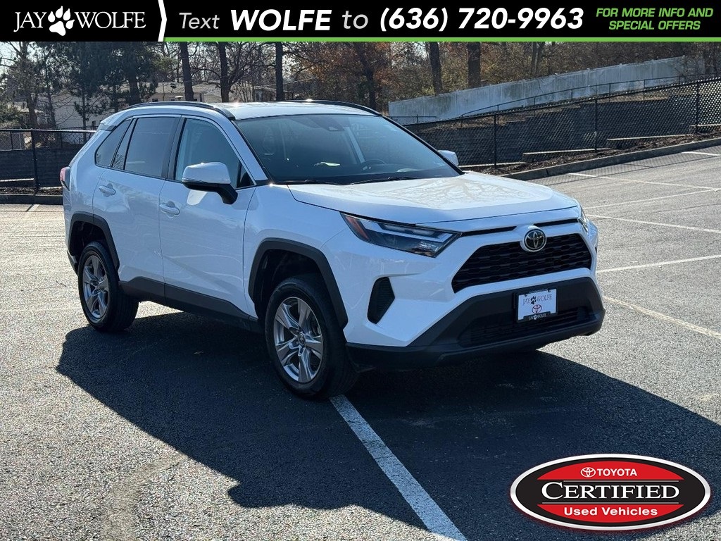 2022 Toyota RAV4 XLE's photo