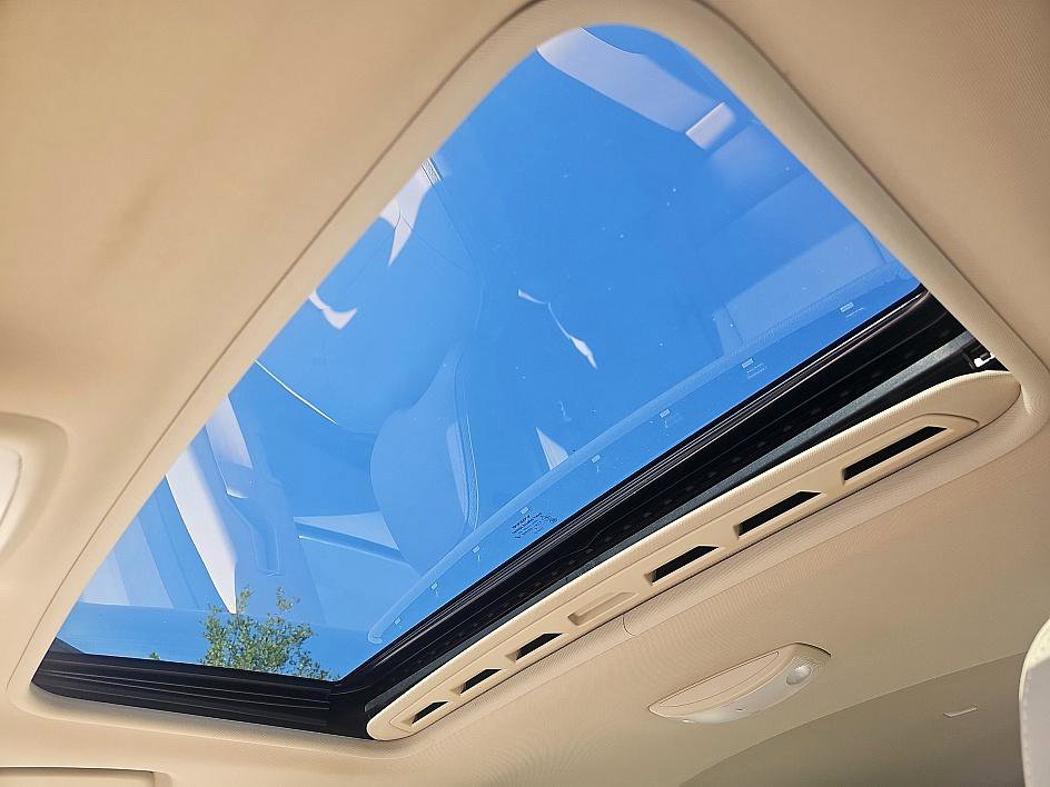 2015 Volvo XC70 T6 Platinum photo 22