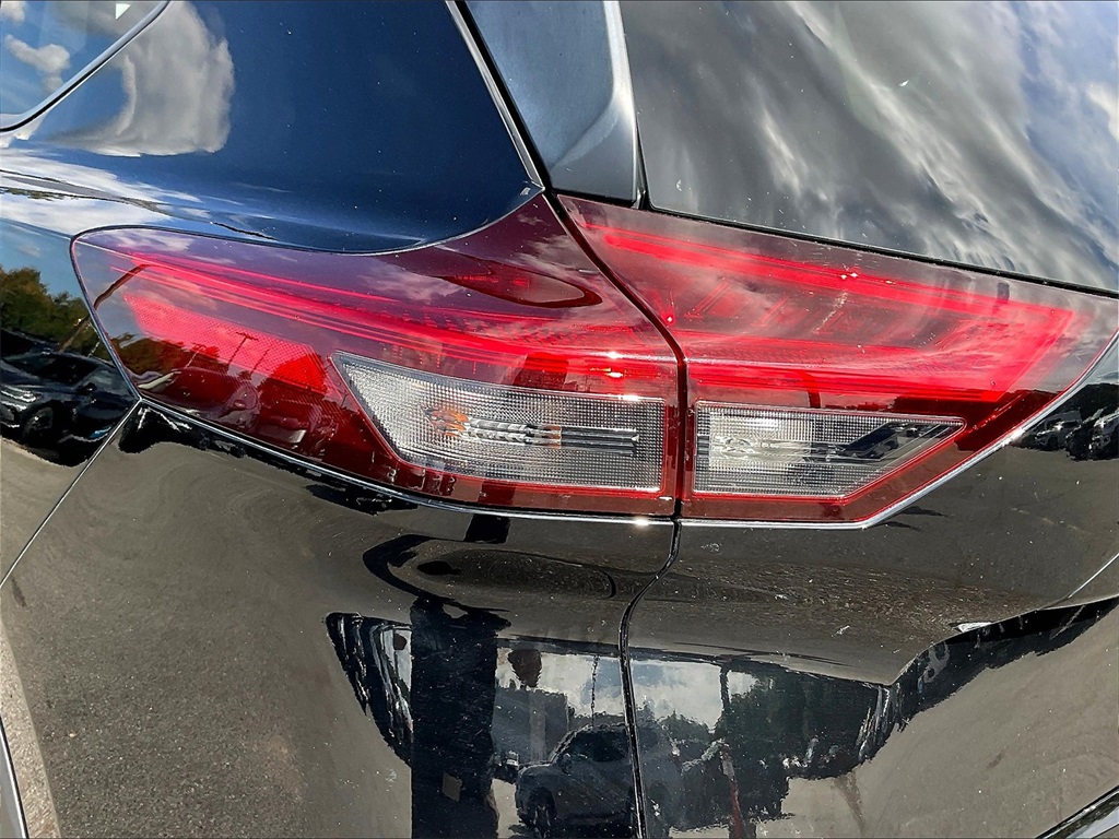 2023 Nissan Rogue SV photo 31