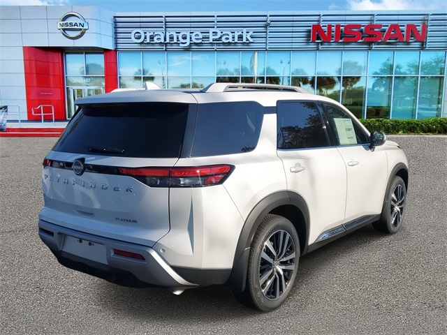 2025 Nissan Pathfinder Platinum photo 2
