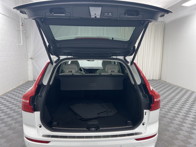 2024 Volvo XC60 B5 Plus photo 8