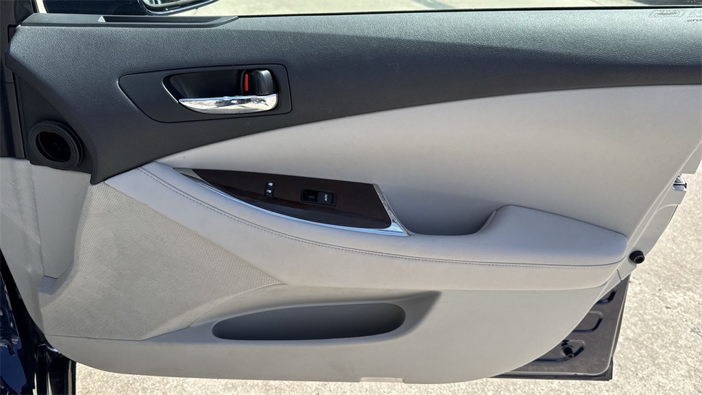 2011 Lexus ES 350 photo 39