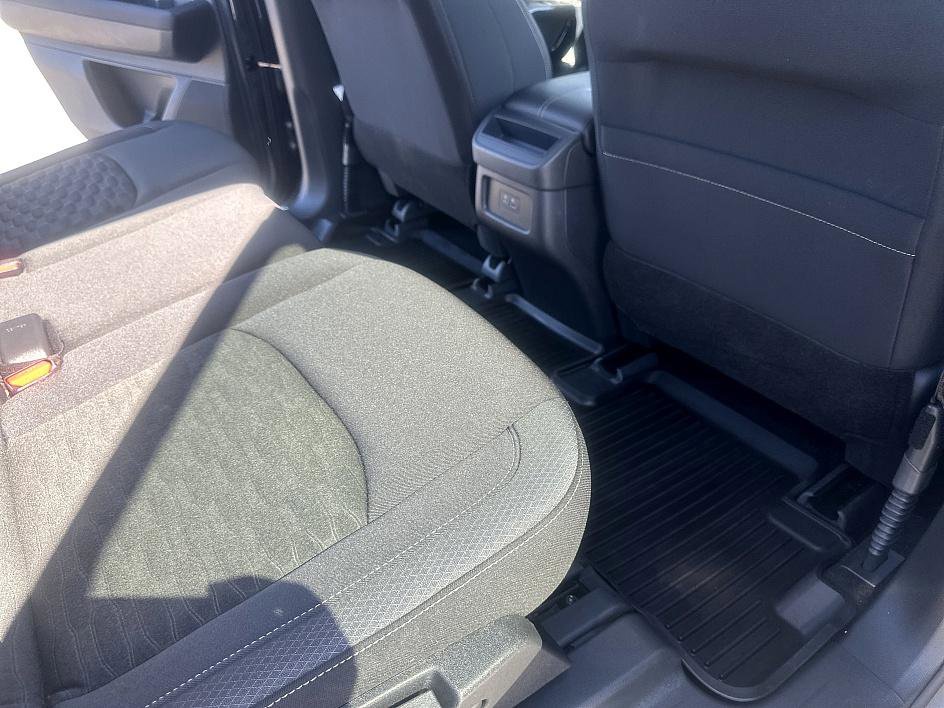 2024 Nissan Pathfinder S photo 18