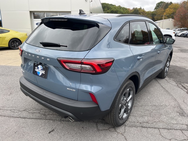 2025 Ford Escape ST-Line photo 4