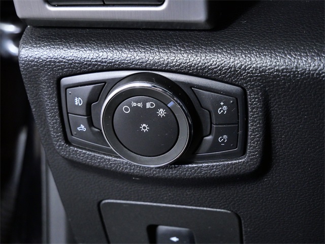 2016 Ford F-150 Platinum photo 24