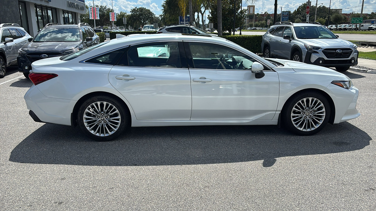 2020 Toyota Avalon Limited photo 9