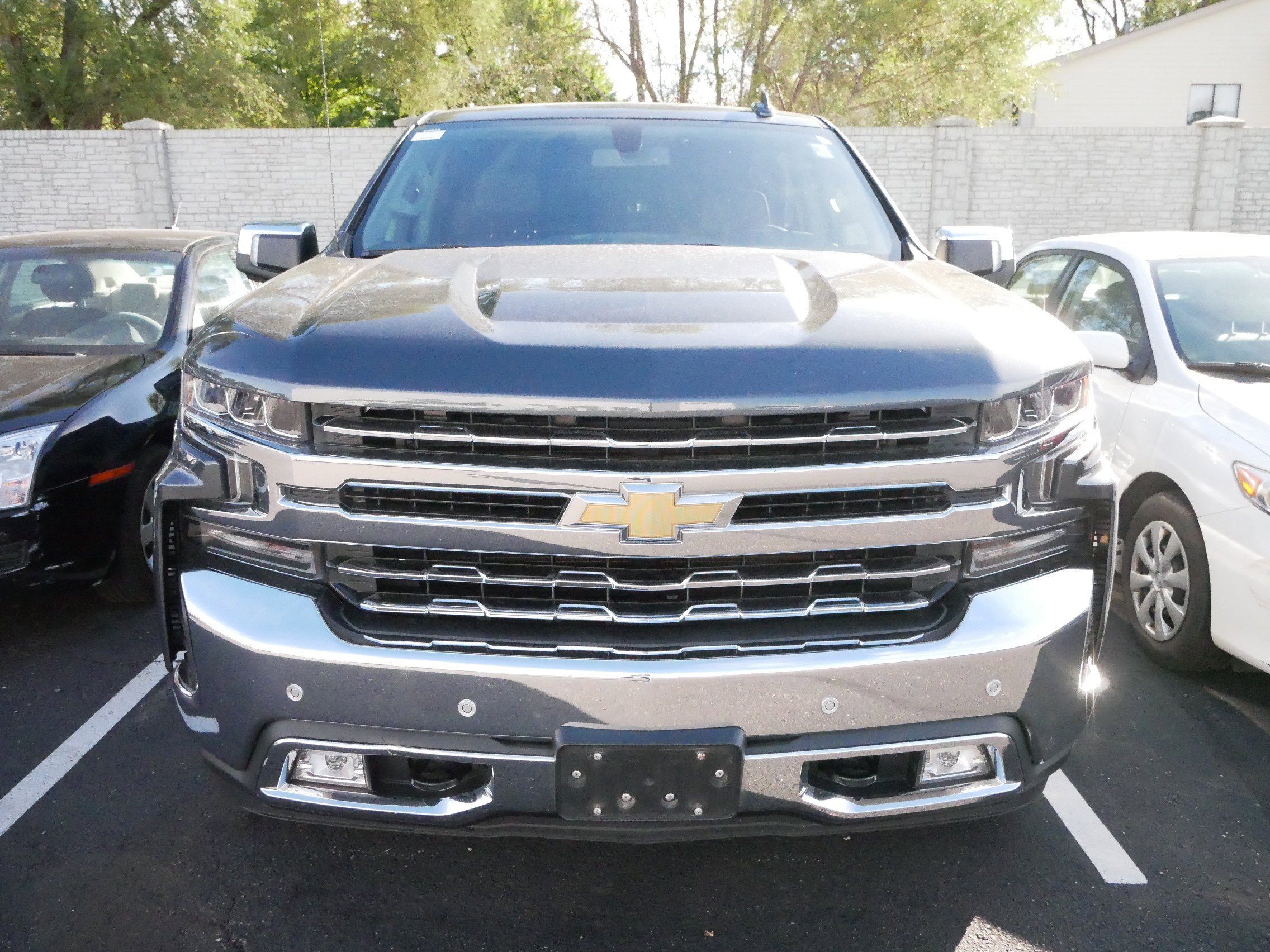 Used 2019 Chevrolet Silverado 1500 LTZ with VIN 1GCUYGED2KZ100582 for sale in Brooklyn Center, Minnesota