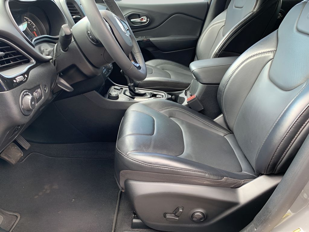 2023 Jeep Cherokee Altitude photo 9