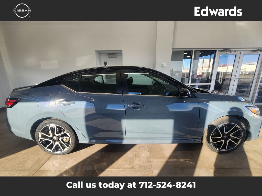 2025 Nissan Sentra SR's photo