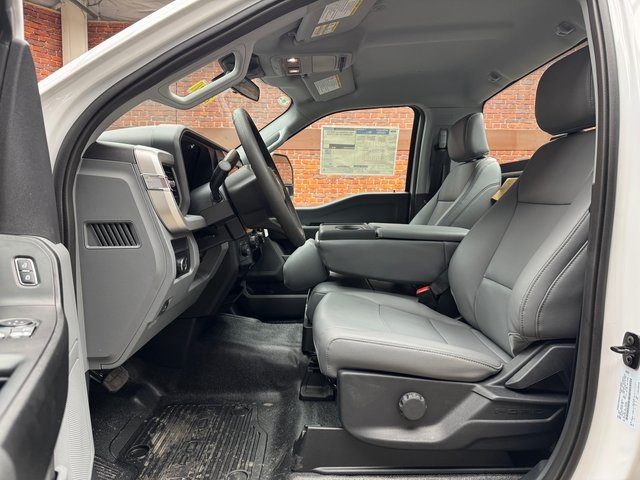 2025 Ford F-600 photo 19