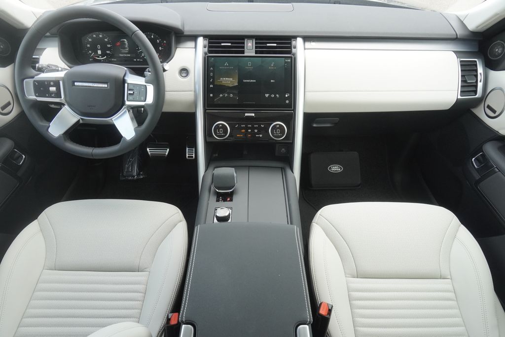 2025 Land Rover Discovery SE photo 8