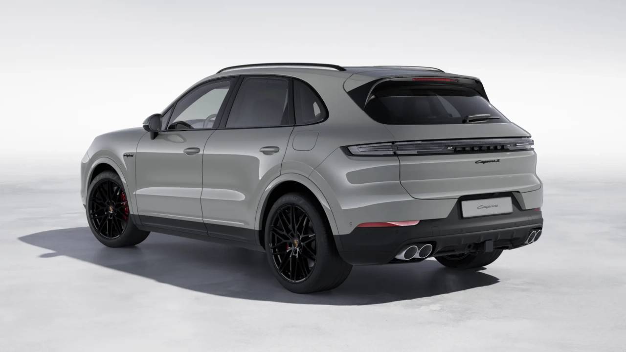 2026 Porsche Cayenne S E-Hybrid photo 3