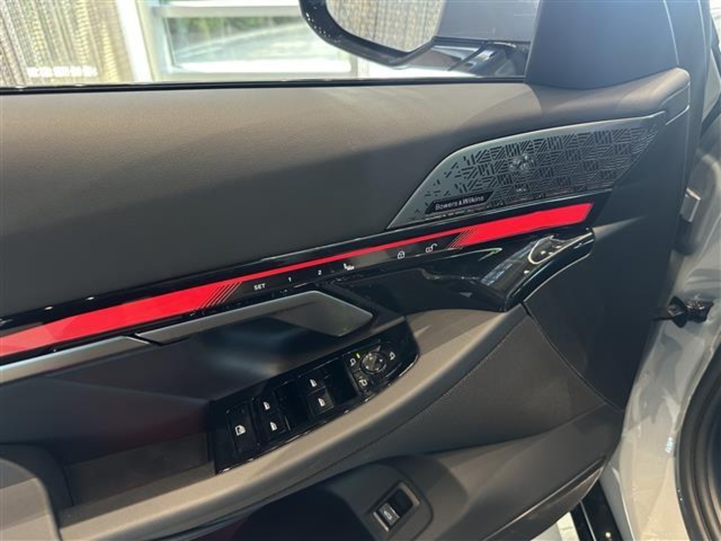 2026 Bmw 550e xDrive photo 11