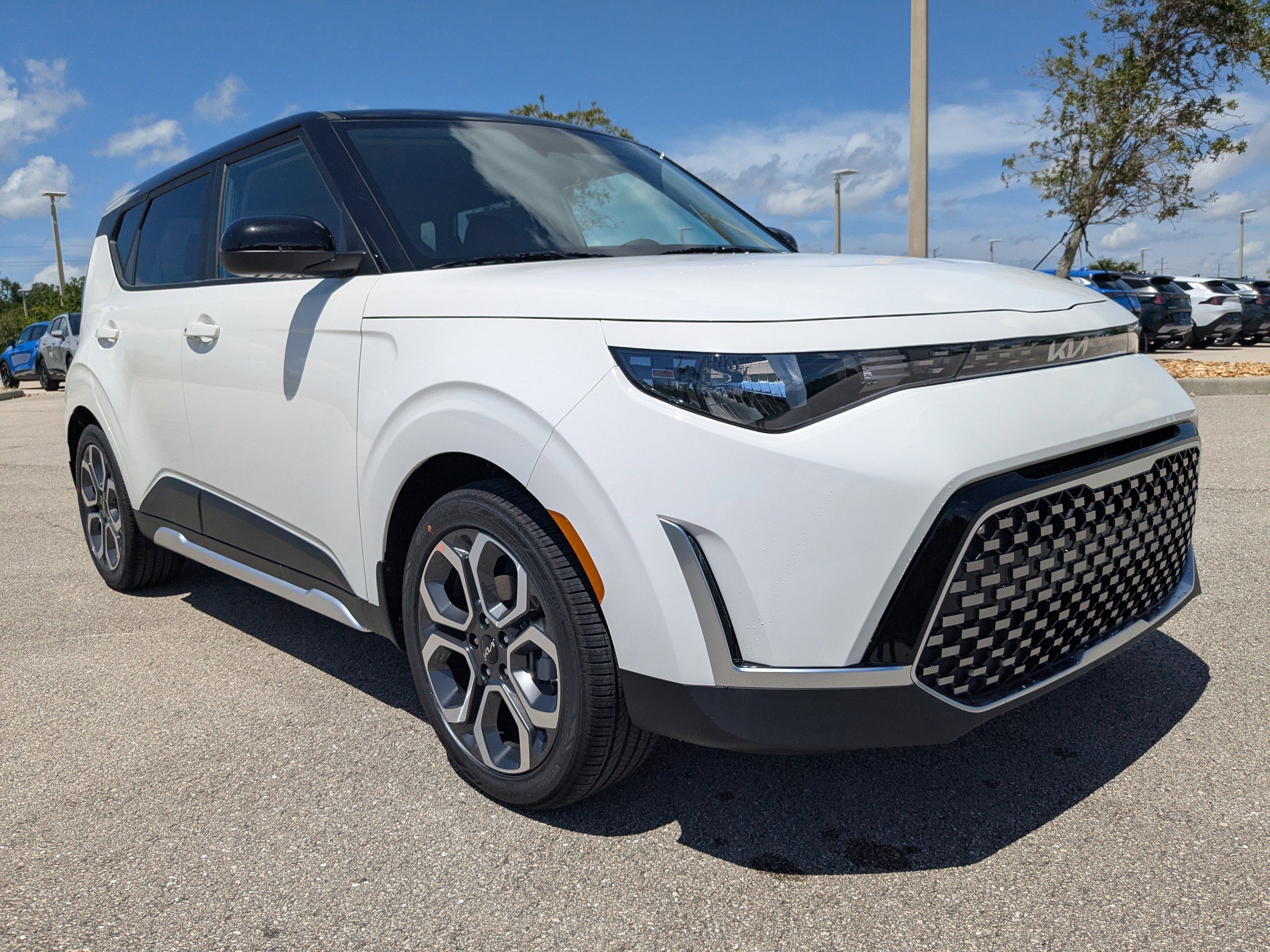 2025 Kia Soul EX photo 2