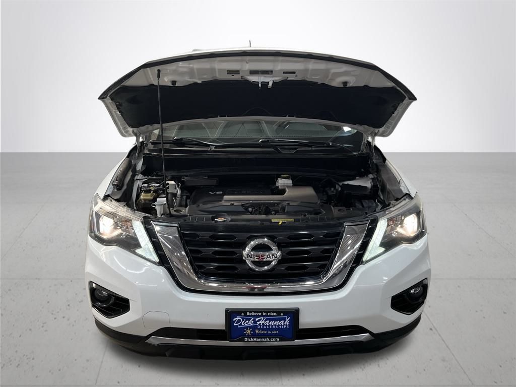 2018 Nissan Pathfinder SL photo 4