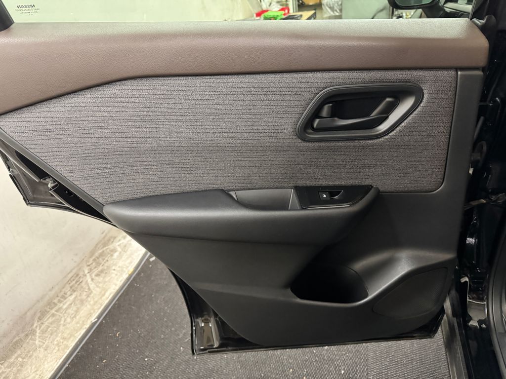 2023 Nissan Rogue S photo 13
