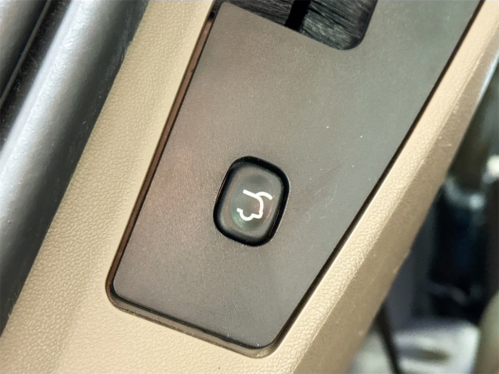 2013 Chrysler Town & Country Touring photo 18
