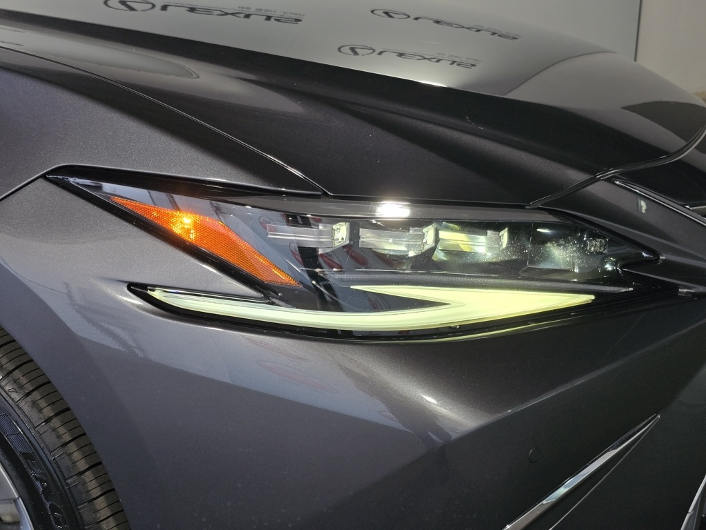 2023 Lexus ES 350 Luxury photo 5