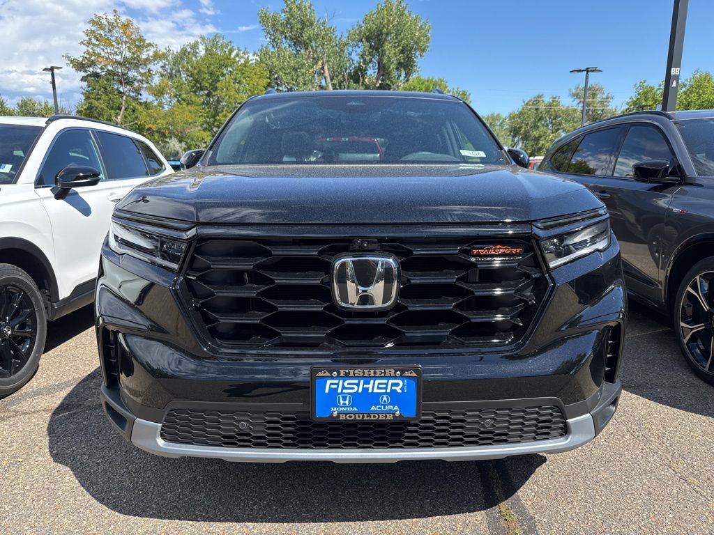 2025 Honda Pilot TrailSport photo 3