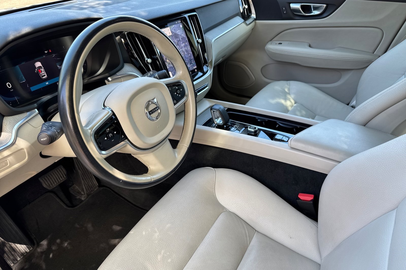 2024 Volvo V60 Cross Country B5 Plus photo 13