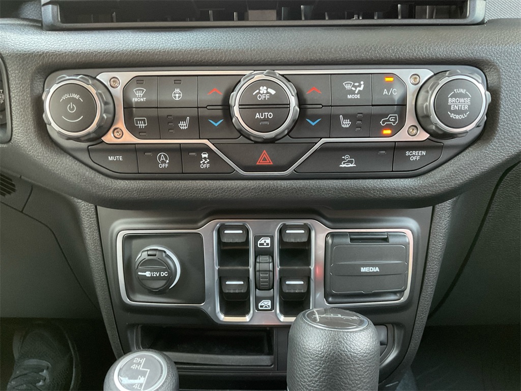 2025 Jeep Gladiator Sport S photo 25