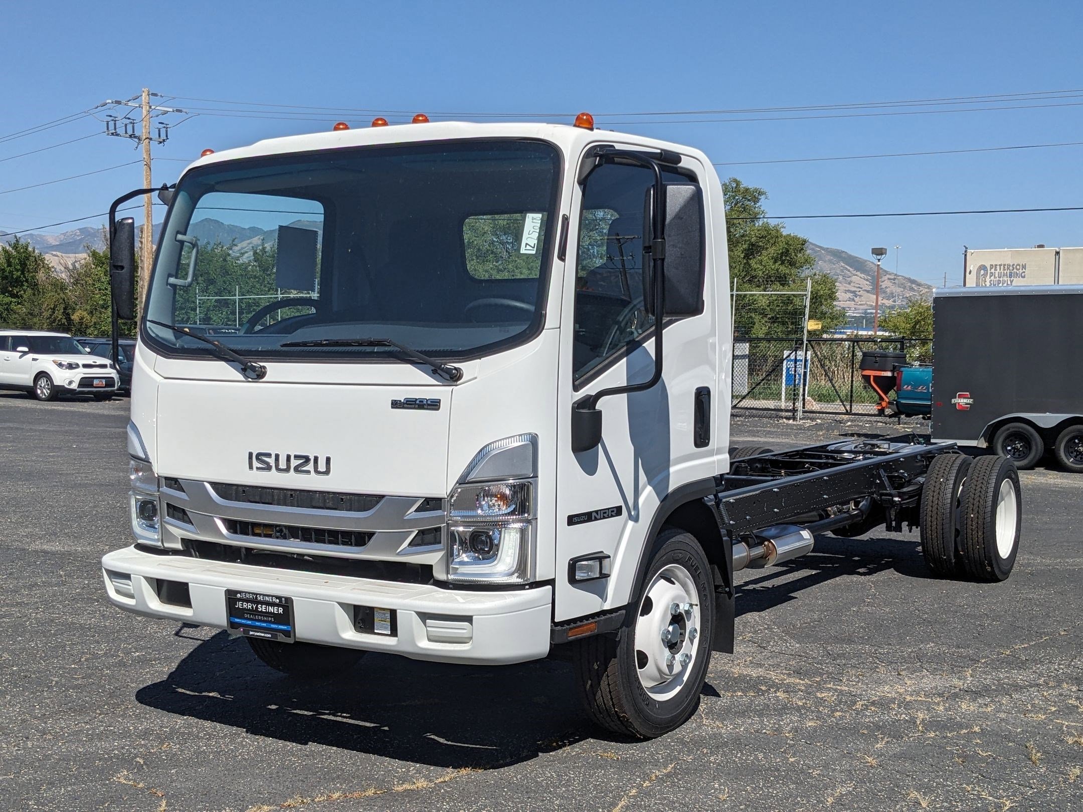 New 2025 Isuzu NRR 1U4 04's photo
