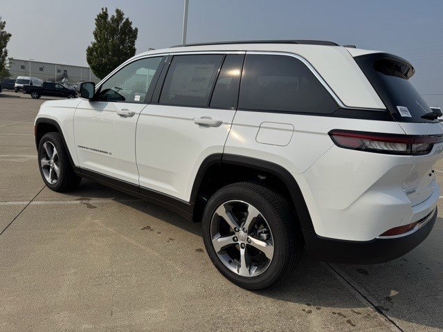 2025 Jeep Grand Cherokee Limited photo 3