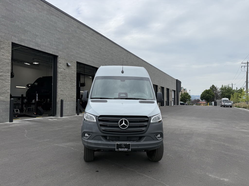 2025 Mercedes-Benz Sprinter Cargo Van 2500's photo