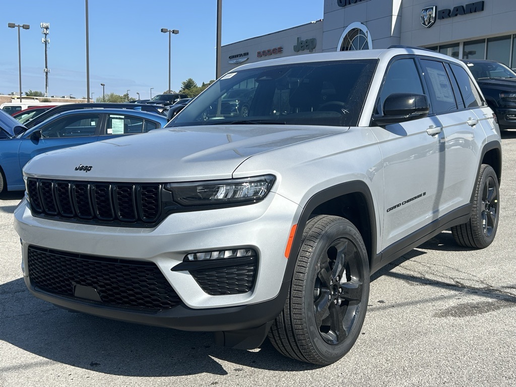 2025 Jeep Grand Cherokee Limited photo 2