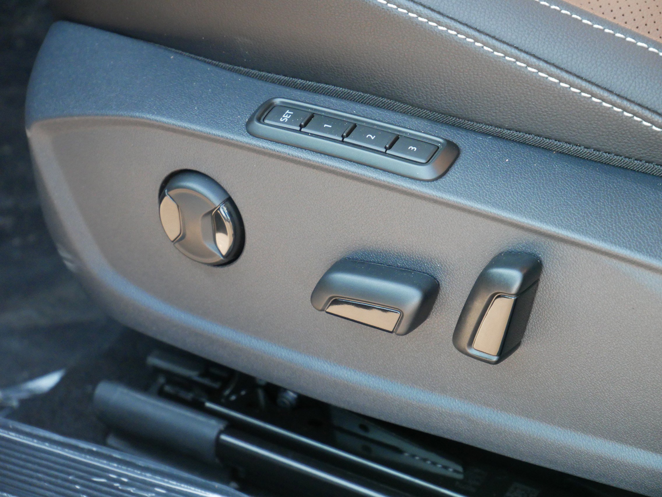 2026 Volkswagen Jetta SEL photo 4