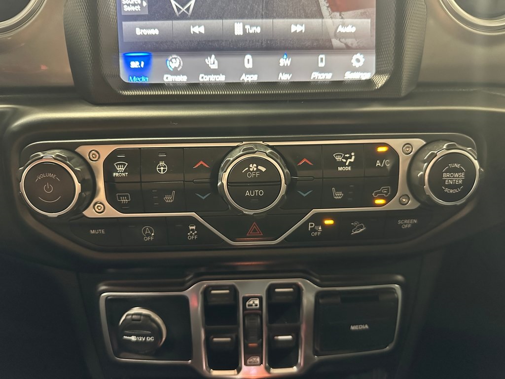 2020 Jeep Wrangler Unlimited Sahara photo 13