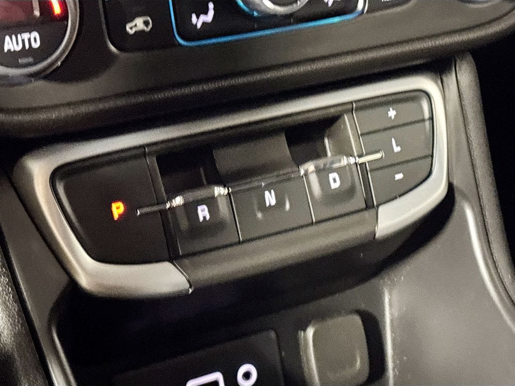 2023 Gmc Terrain SLE photo 16