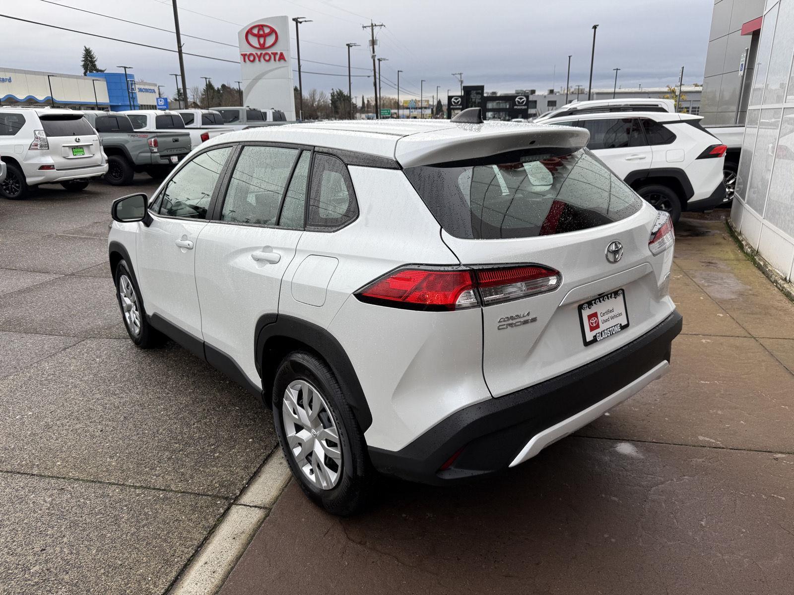 2024 Toyota Corolla Cross L photo 2