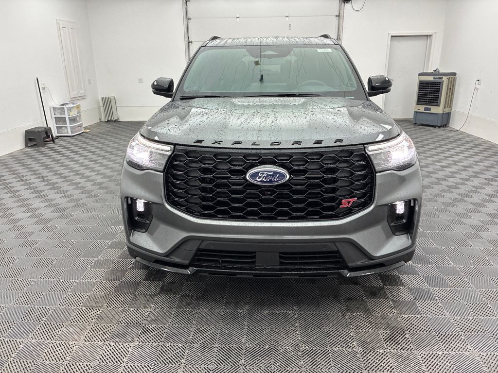 2025 Ford Explorer ST photo 2