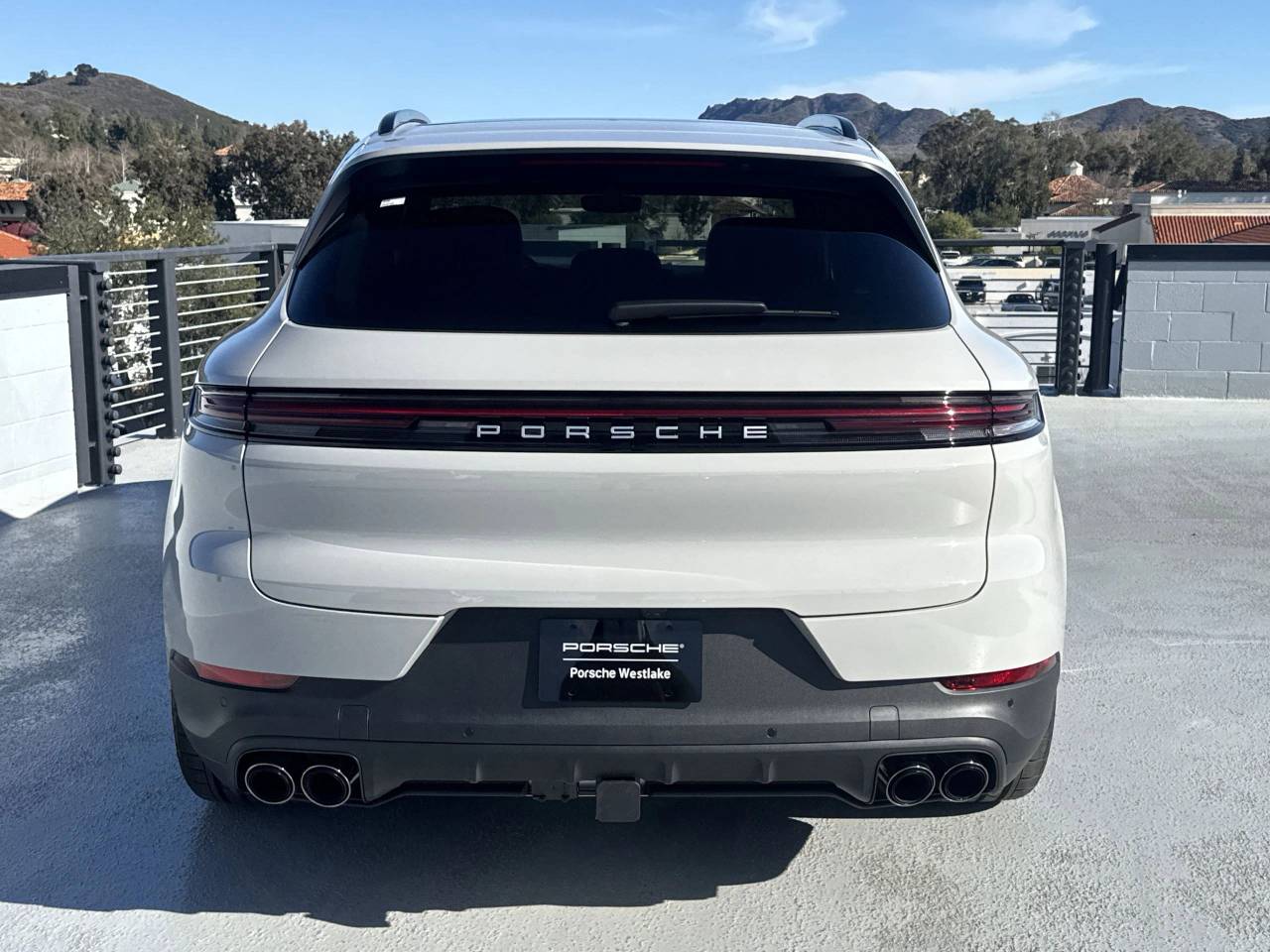 2025 Porsche Cayenne Base photo 6