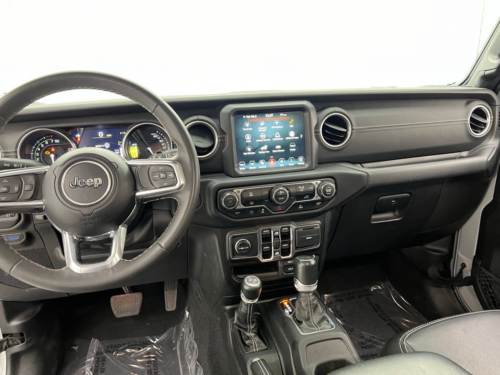 2023 Jeep Wrangler Sahara 4xe photo 9