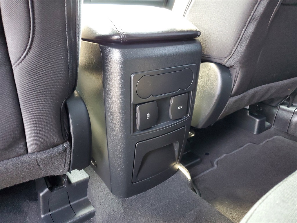 2023 Ford Explorer XLT photo 25