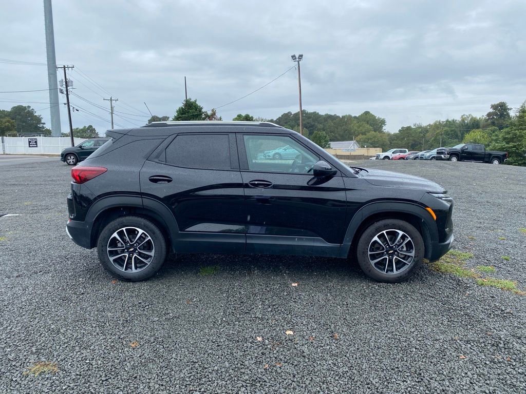 2024 Chevrolet Trailblazer LT photo 2