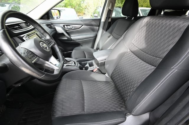 2018 Nissan Rogue SV photo 6